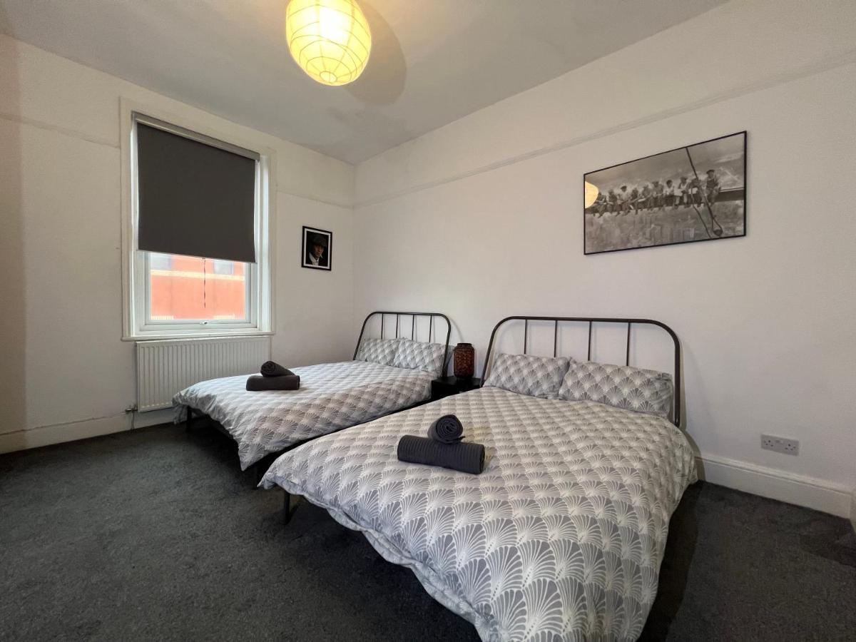 Peaky Blinders Apartment 5 Min Walk To Blackpool Tower Sleeps Up To 14 Экстерьер фото